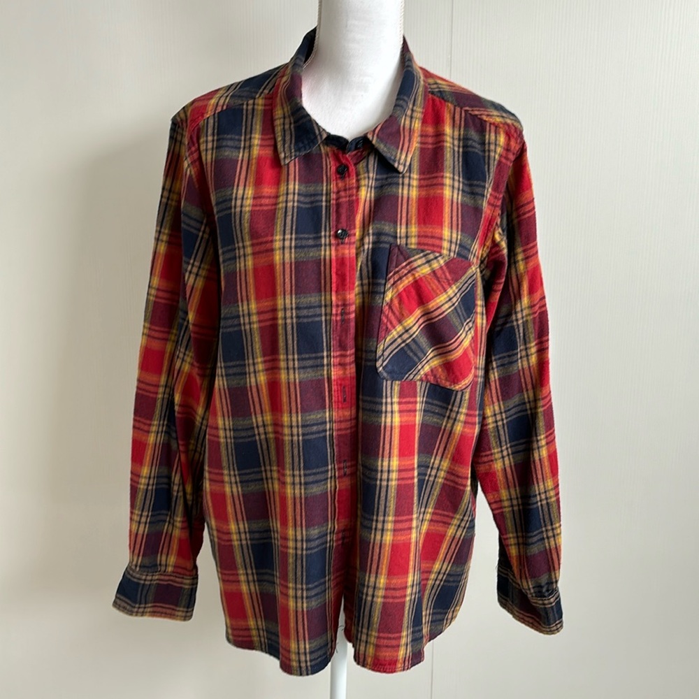 Long sleeve flannel button down top